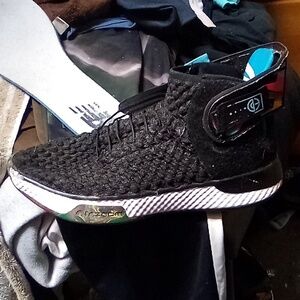 Nike basketball sneakers size 8 and a half